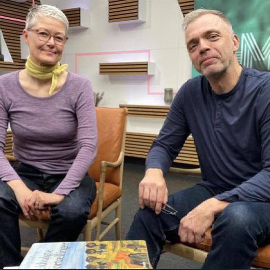 Højtlæsning: Michael og Marie på besøg i programmet Mellem os