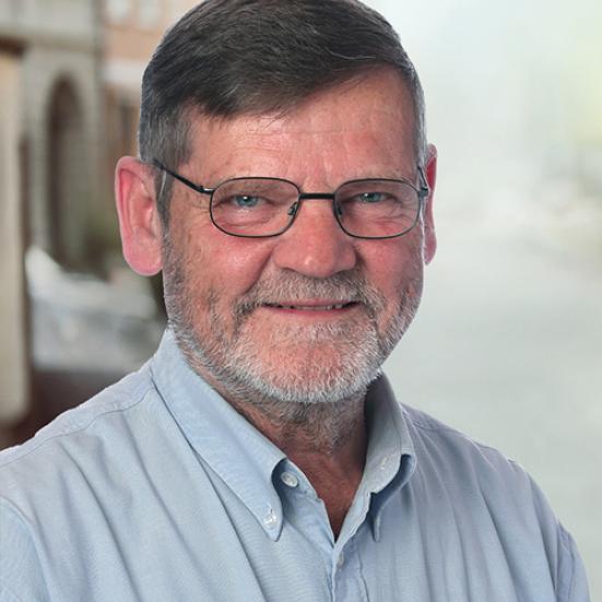 Hvilke bøger 'stemmer' Niels Plum på?