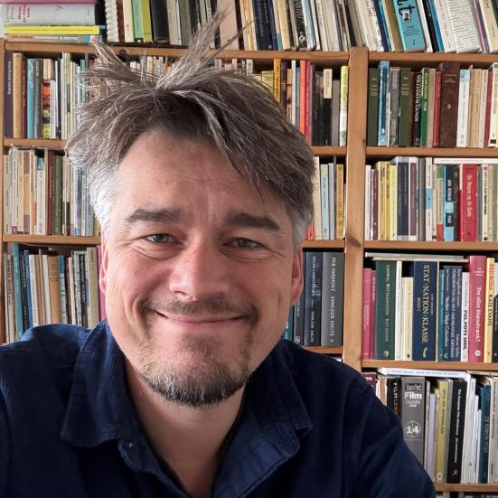 Hvilke bøger 'stemmer' Morten Riis på?