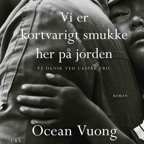Dorthe anbefaler: Vi er kortvarigt smukke her på jorden af Ocean Vuong