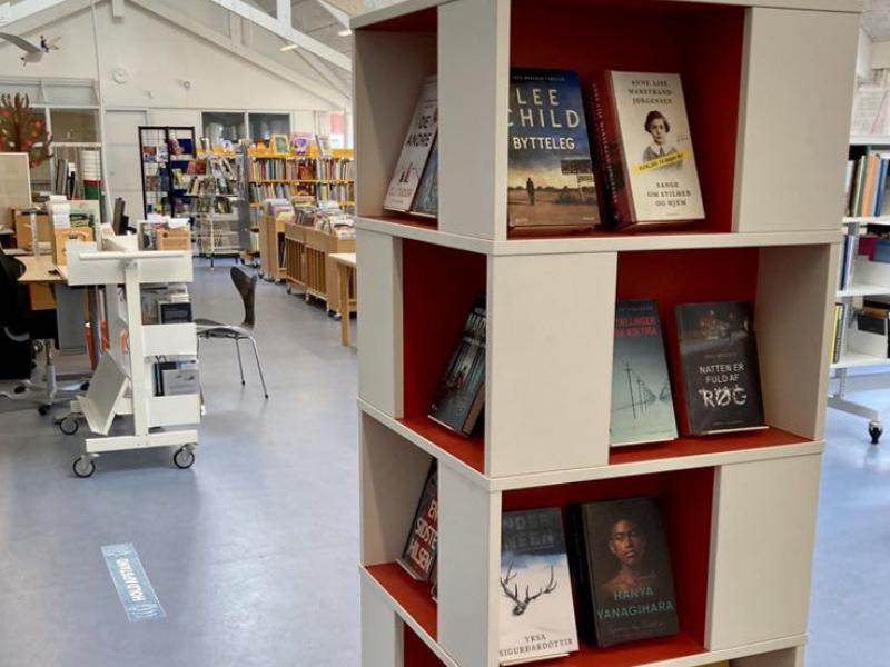 Hasle Bibliotek ligger sammen med Svartingedalskolen. Biblioteket har kun selvbetjent adgang.