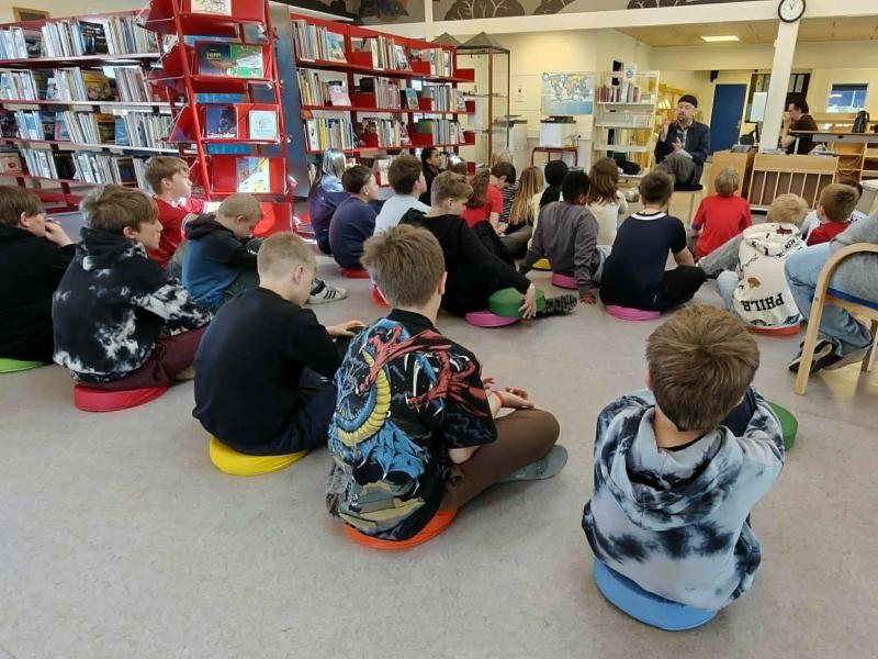 Aakirkeby Bibliotek ligger i lokalefællesskab med Hans Rømerskolen
