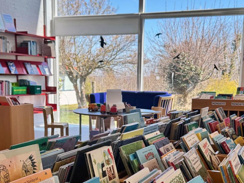 Allinge Bibliotek ligger i lokalefællesskab med Kongeskærskolen