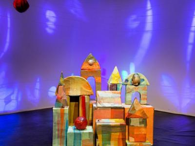 Teatret OM opfører forestillingen: ’Kat | Fugl | Fisk’