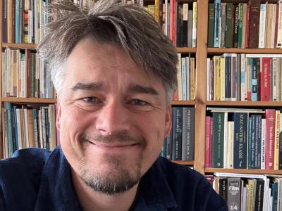 Hvilke bøger 'stemmer' Morten Riis på?