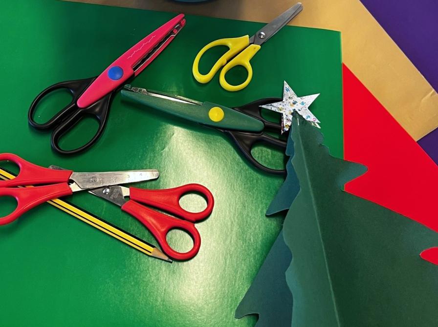 Højtlæsning: Julehistorier og flettede julehjerter. 13.12 på Rønne Bibliotek