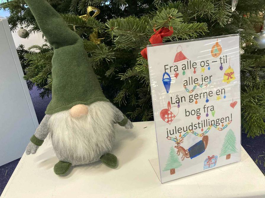 Lån god julelæsning og se bibliotekets bogjulekalender på Facebook og Insta!