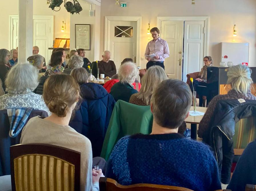 Fra bibliotekets arrangement med Madame Nielsen på Rønne Theater. Samarbejde med Jakob Hansens Litteratursaloner